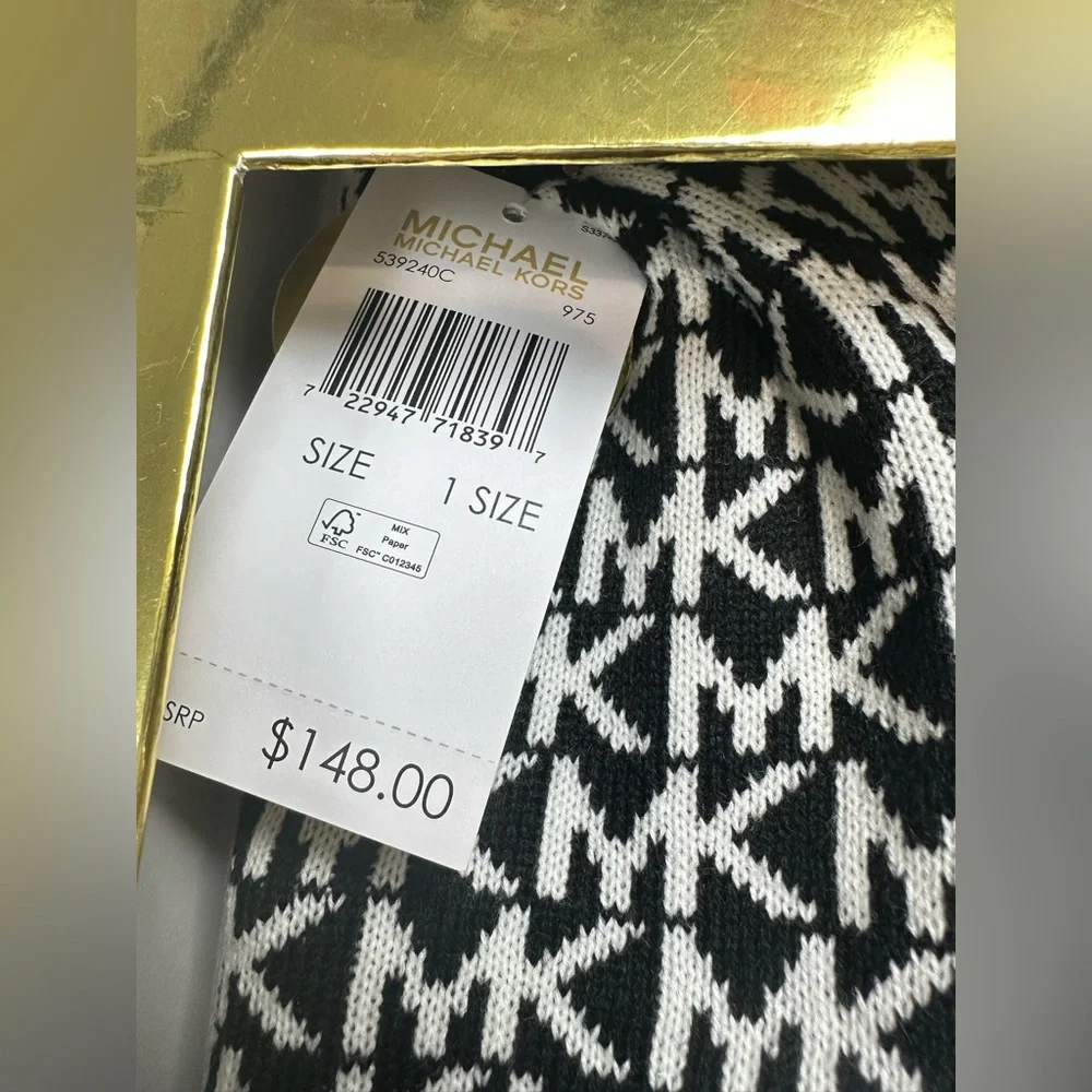 NWT Authentic Michael Kors Knit 3 Pieces  Set Hat Scarf Gloves Black Color‎ $148